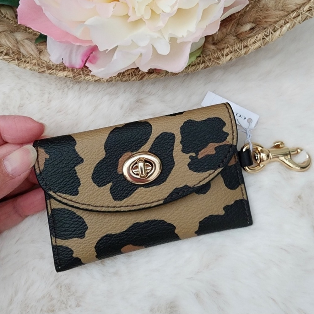 Coach Complimentary Turnlock Case Leopard Print